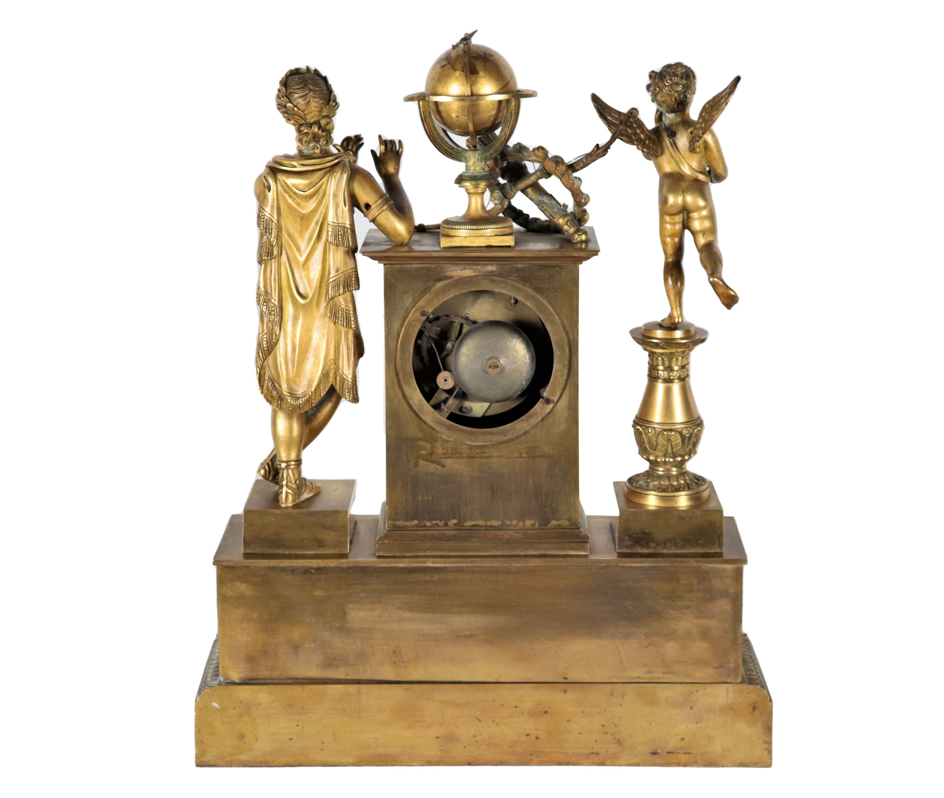 Pendola da tavolo francese Epoca Impero in bronzo dorato, sbalzato e cesellato a motivi di ghirla...