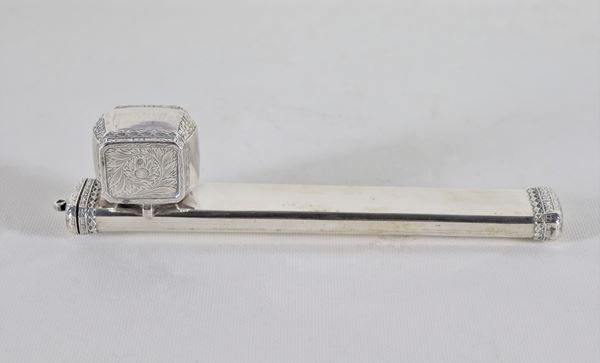 Oriental travel inkwell in chiseled and embossed silver, gr. 330