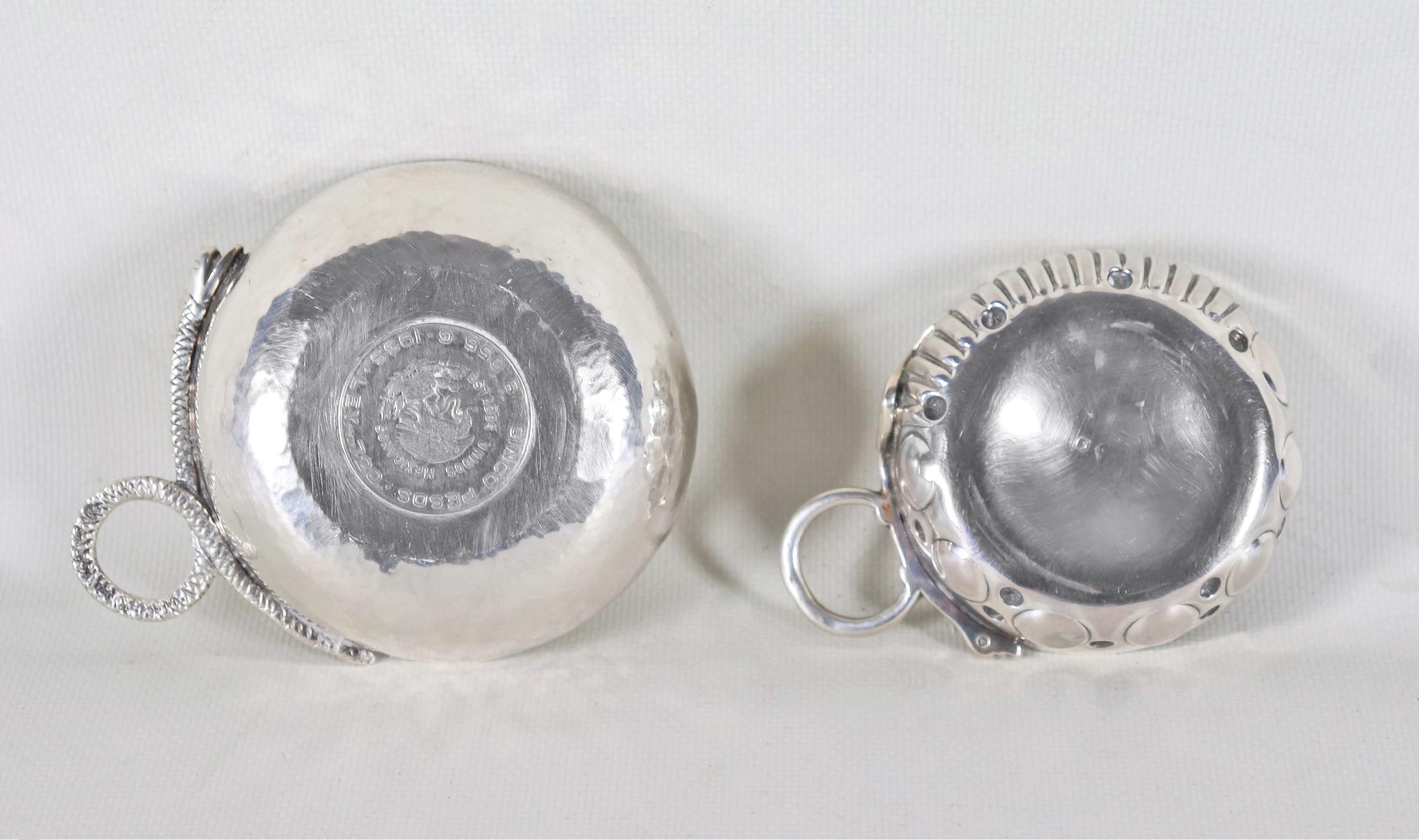Lotto di due coppette assaggiavino in argento, una messicana e una francese, gr. 225