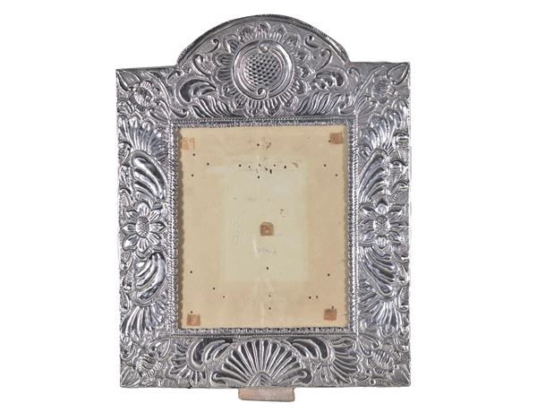 Large South American table frame in silver, chiseled and embossed with floral scrolls