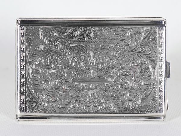 Card holder in chiselled and embossed silver with scrolls of leaves and amphorae, gr. 110