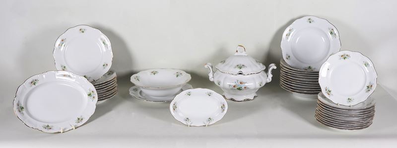Servizio di piatti in porcellana bianca con decorazioni a motivi di fiori (39 pz)