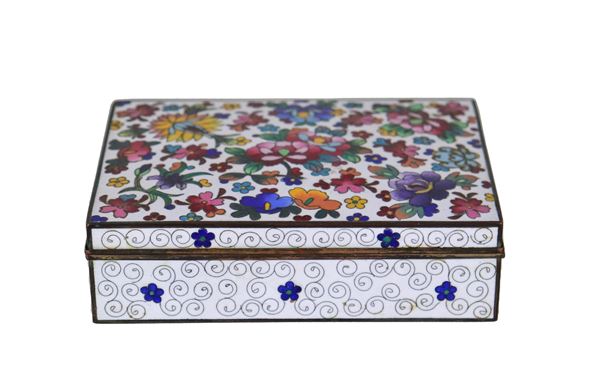 Japanese box in cloisonné enamel, with polychrome decorations with floral motifs