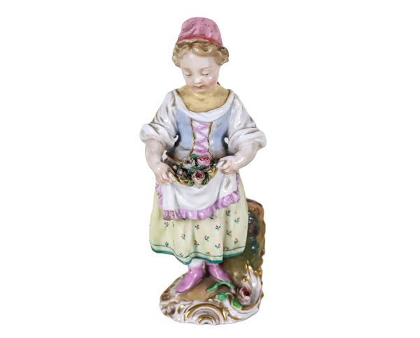 "Bambina con rose", statuina in porcellana policroma tedesca