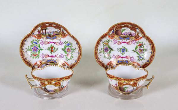 Coppia di tazzine con piattini in porcellana Meissen, con decorazioni variopinte di "Marine e paesaggi"