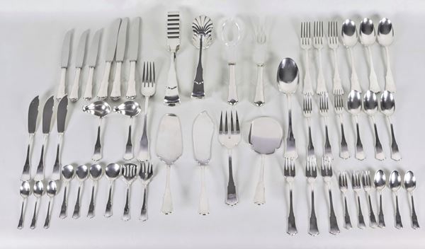 Servizio di posate in argento cesellato (194 pz), gr. 8910