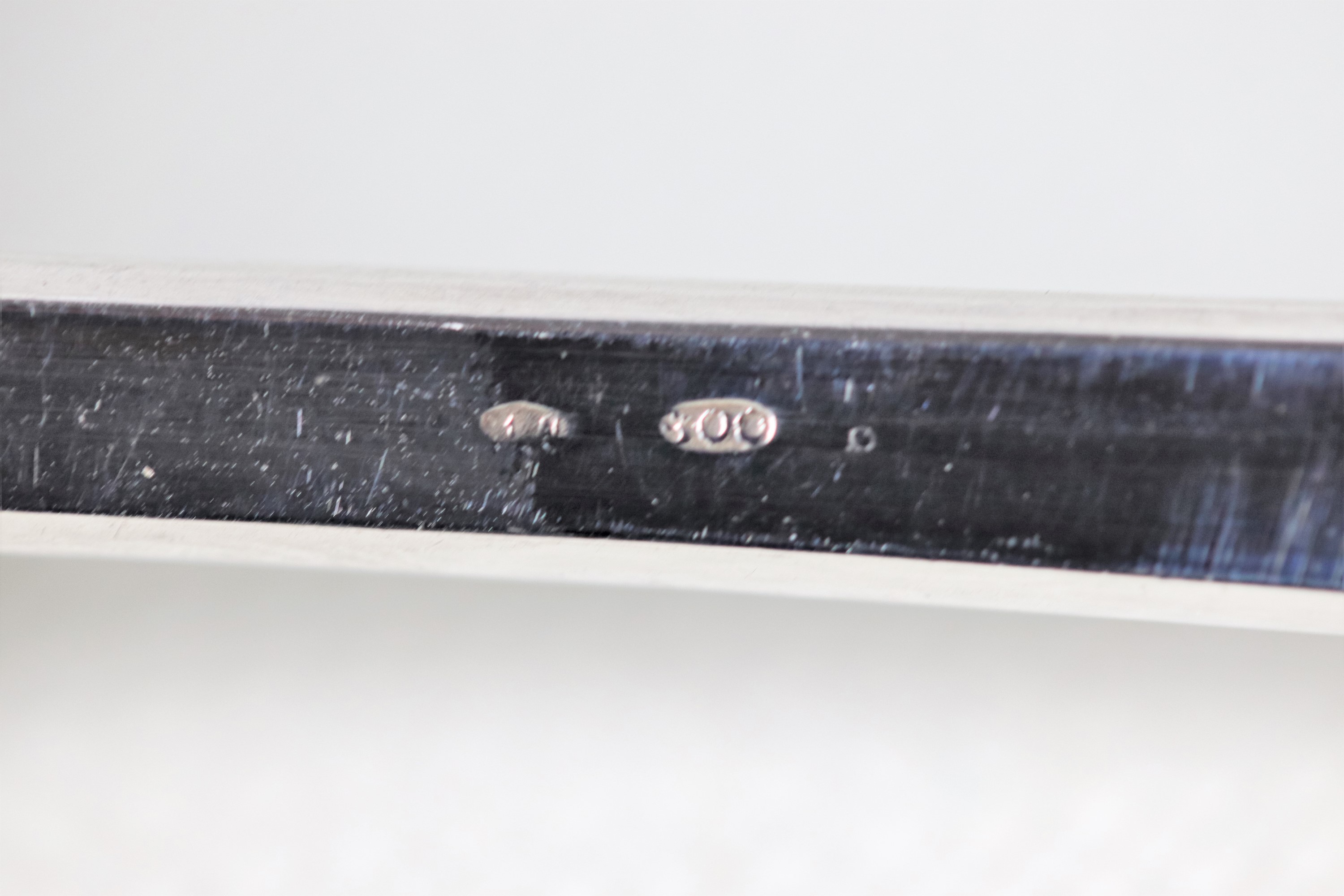 Servizio di posate in argento cesellato (194 pz), gr. 8910