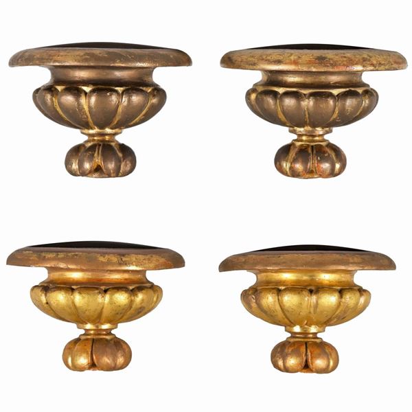 Lot of four small porcelain wall shelves, in gilded and carved wood in the shape of amphorae