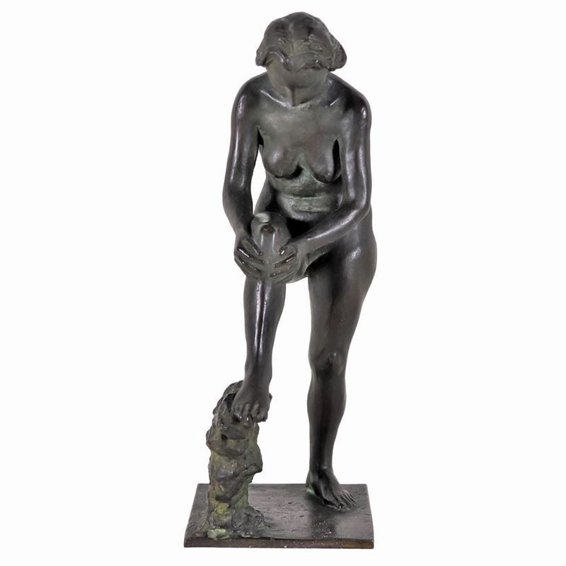 Firmata. "Nudo di donna", scultura in bronzo