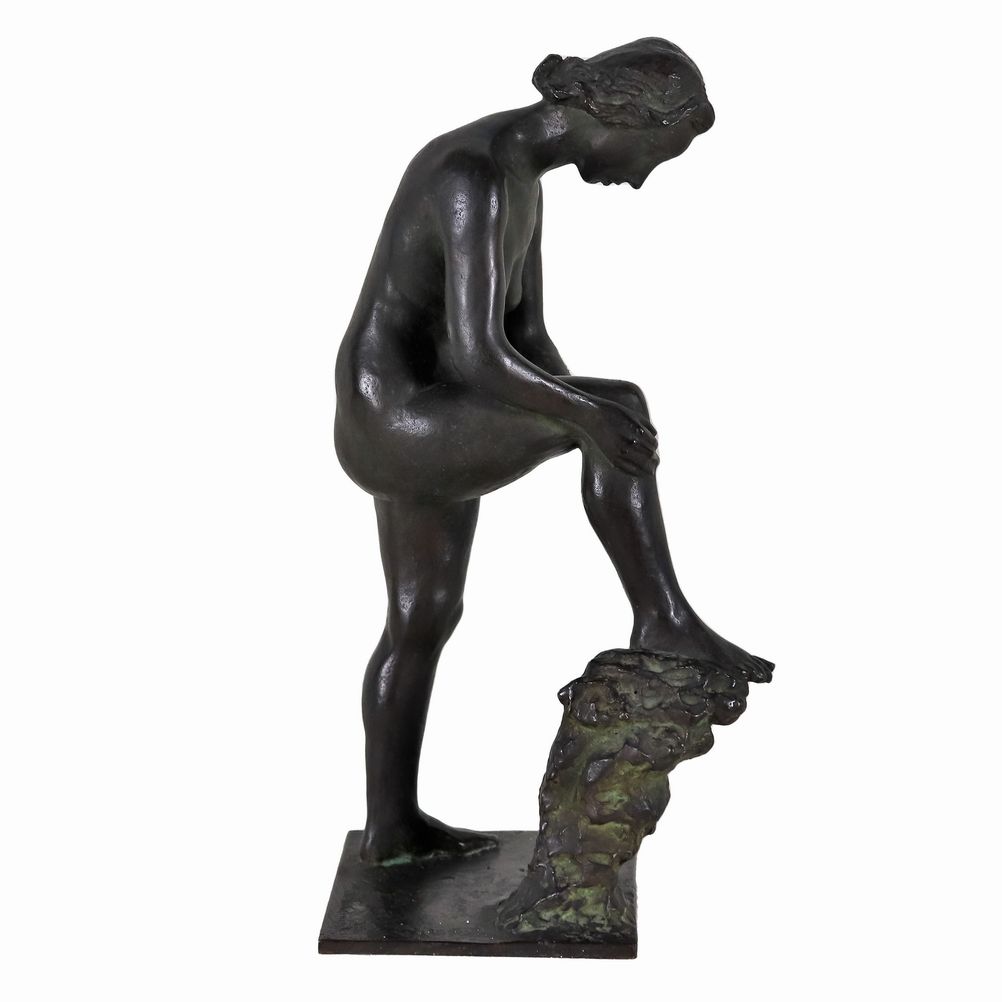 Firmata. "Nudo di donna", scultura in bronzo