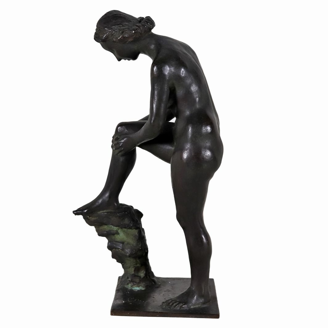 Firmata. "Nudo di donna", scultura in bronzo