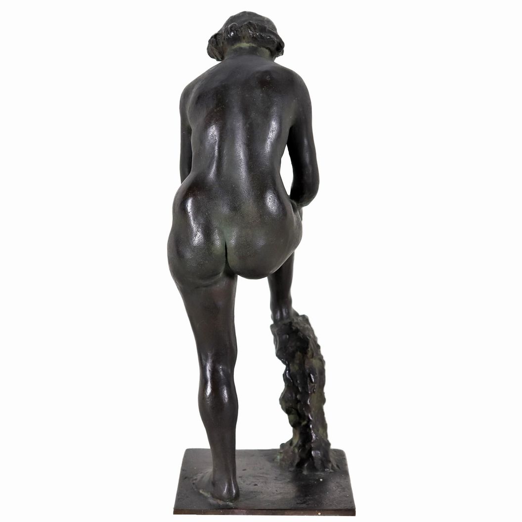 Firmata. "Nudo di donna", scultura in bronzo