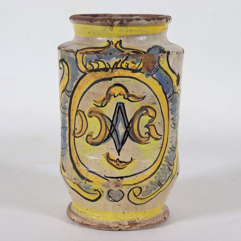 Antico albarello da farmacia in maiolica toscana con medaglione policromo, mancanze e difetti