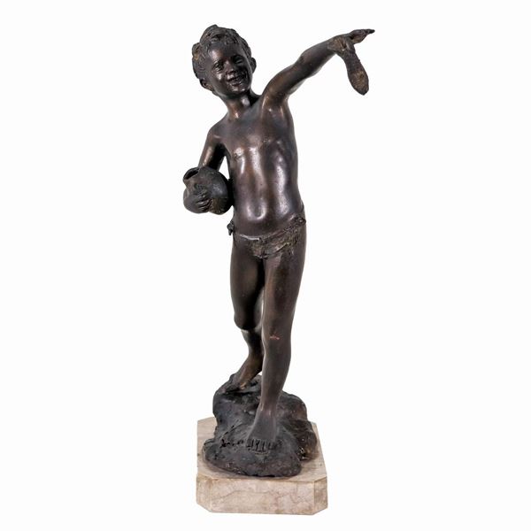 Giovanni De Martino - Firmata. "Pescatorello", scultura in bronzo sorretta da basetta in marmo bianco venato