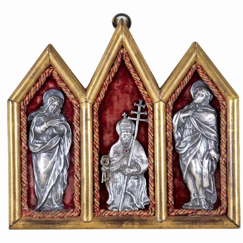Antico piccolo trittico in argento e legno dorato, "Il Papa con due Sante"