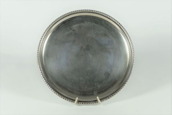 Round plate in silver