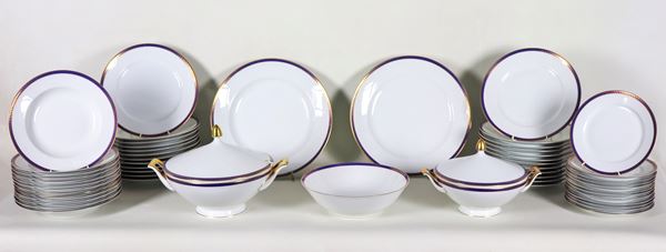Servizio di piatti in porcellana bianca Heinrich Bavaria, con bordini in blu cobalto e oro a motivi di palmette (53 pz)