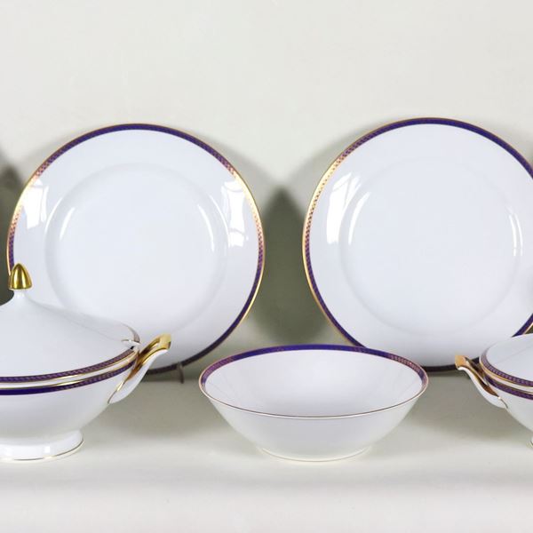 Plate set in white Heinrich Bavaria porcelain, with cobalt blue and gold borders with palmette motifs (53 pcs)
