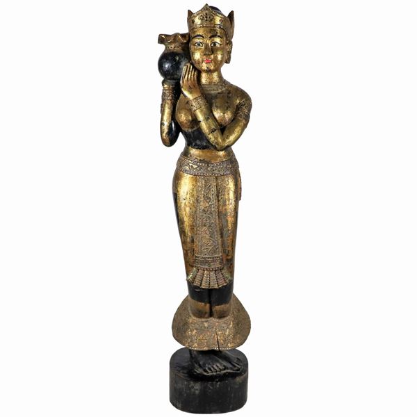 "Sacerdotessa", scultura in legno policromato, argentato e dorato con applicazioni di pietre colorate