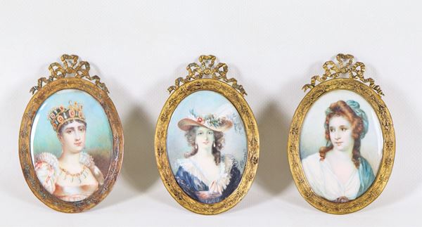 Lotto di tre piccole miniature dipinte "Ritratti di dame e principessa", firmate