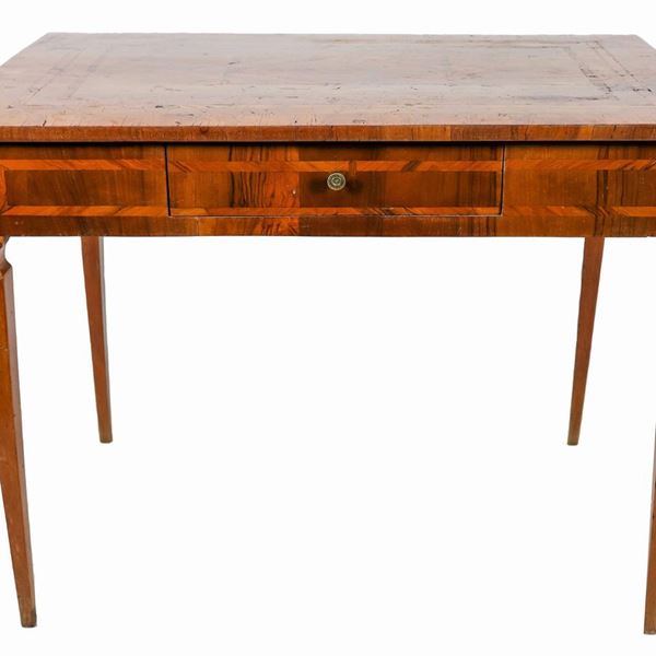 Louis XVI Lombard-Venetian centennial table in walnut, with inlaid top with geometric motifs, a central pull-out and four inverted truncated pyramid legs