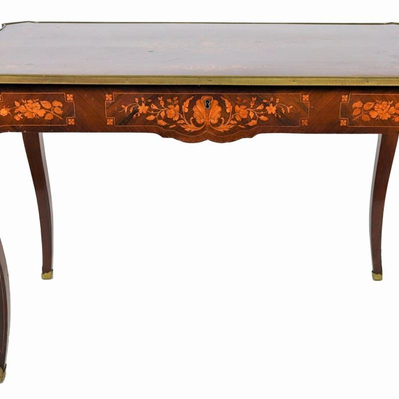 Tavolo da centro francese Napoleone III (1852-1870) in palissandro, con intarsi di volute floreal...