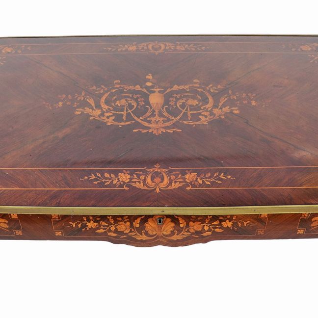 Tavolo da centro francese Napoleone III (1852-1870) in palissandro, con intarsi di volute floreal...