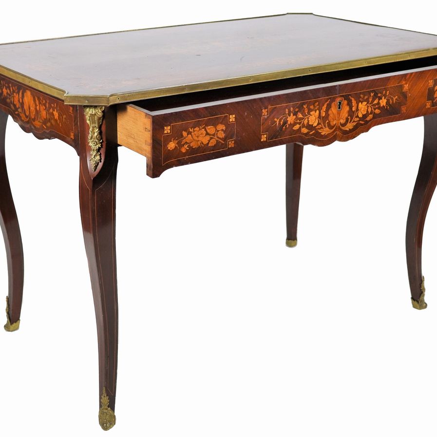 Tavolo da centro francese Napoleone III (1852-1870) in palissandro, con intarsi di volute floreal...