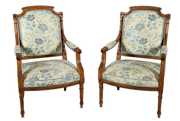 Pair of French armchairs from the Louis XVI line in carved decapé wood, covering in damask fabric