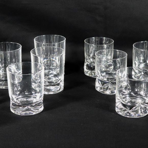 Service of crystal glasses with worked bottom, 6 for water and 6 for wine  (70's)  - Auction Timed Auction - ANTIQUES FROM PRESTIGIOUS ROMAN RESIDENCES AND PRIVATE COLLECTIONS - Gelardini Aste Casa d'Aste Roma