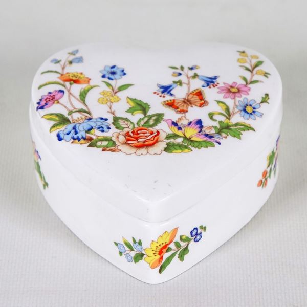 Heart-shaped box in English Aynsley porcelain, with relief glazed decorations with motifs of flowers and butterflies