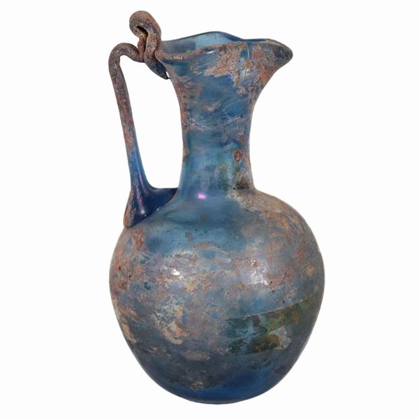 Jug in mother-of-pearl light blue glass