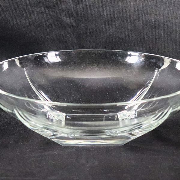 Round fruit bowl in pure worked crystal