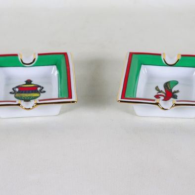 Lot of four rectangular ashtrays in polychrome porcelain, with the symbols of the "Neapolitan cards" in the center