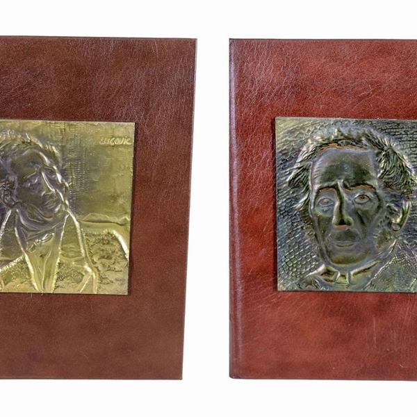 Alessandro Manzoni "The Betrothed", print in two volumes of the Vatican Polyglot Typography Ed. 1973, on handmade paper with watermark, Plates by Ernesto Treccani. On the front plate of the volumes, bronze bas-reliefs with "Portraits of Alessandro Manzoni"