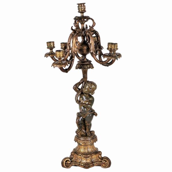 Candelabro francese in bronzo dorato e brunito, con scultura di putto che sorregge cornucopia, 7 fiamme