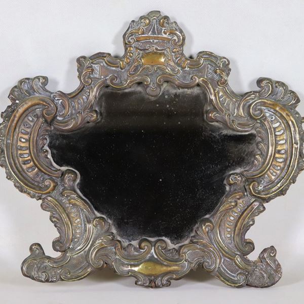 Ancient cartagloria in embossed and chiselled copper with Louis XIV motifs, mercury mirror