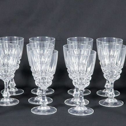 Diamond-pointed crystal glass set (31 pcs)