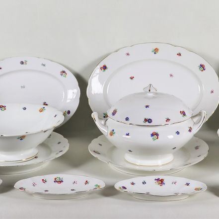 Servizio di piatti in porcellana Richard Ginori con decorazioni variopinte a mazzetti di fiori e bordi dorati (56 pz)