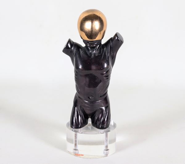 "Torso maschile", piccola scultura Arte Contemporanea in bronzo brunito e dorato, basetta tonda in plexiglas