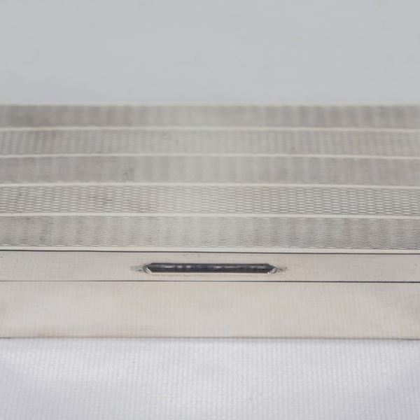 Cigarette box in silver and wood