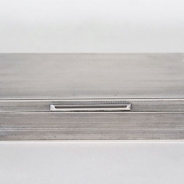 Rectangular cigarette box in silver and wood, chiseled with a guilloché motif