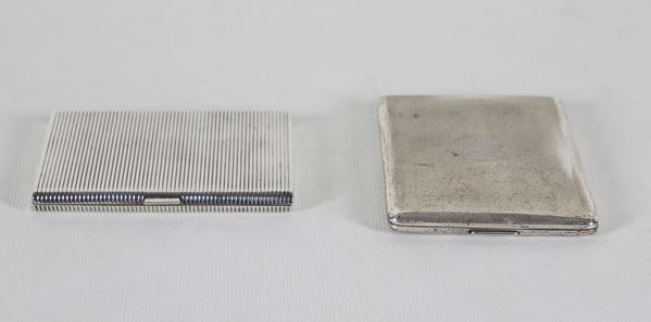Lot of two cigarette cases in chiseled and embossed silver, one Title 925, gr. 210