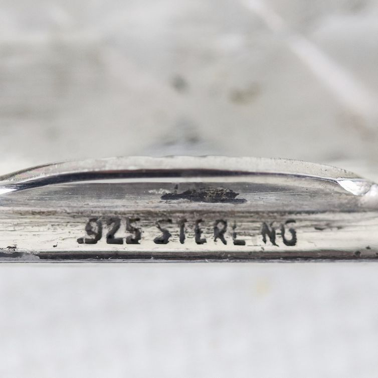 Lotto di due portasigarette in argento cesellato e sbalzato, uno Titolo 925, gr. 210