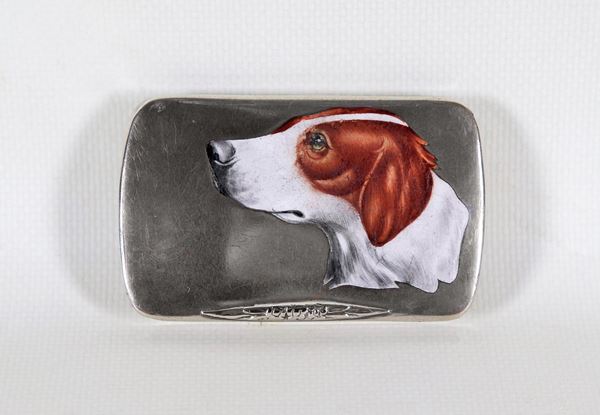 Tabacchiera in argento con cane da caccia in smalto sul coperchio, gr. 56