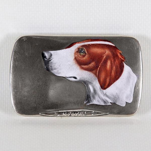 Silver snuffbox with enamelled hunting dog on the lid, gr. 56