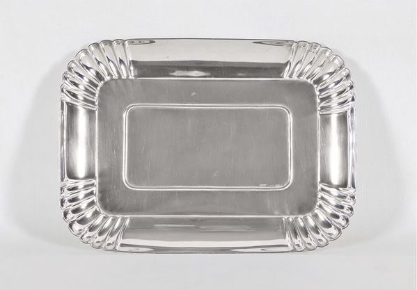 Small rectangular tray in chiseled and embossed silver Title 925, gr. 320