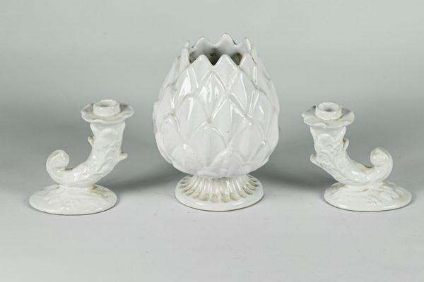Lot in white glazed ceramic from Deruta