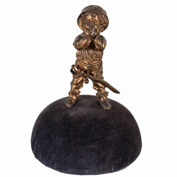 "Child in costume", ancient small statuette in gilded bronze, embossed and chiselled, wooden base covered in velvet