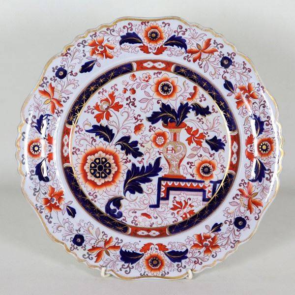 Wall plate in English Stone China porcelain, with blue and red chinoiserie decoration